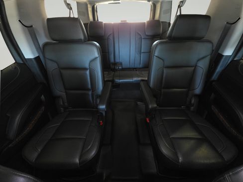 Used 2019 Chevrolet Suburban Premier AWD/4WD image 27