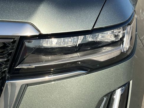 Certified 2024 Cadillac Escalade Premium Luxury image 9