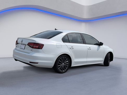 Used 2016 Volkswagen Jetta Sport FWD image 4