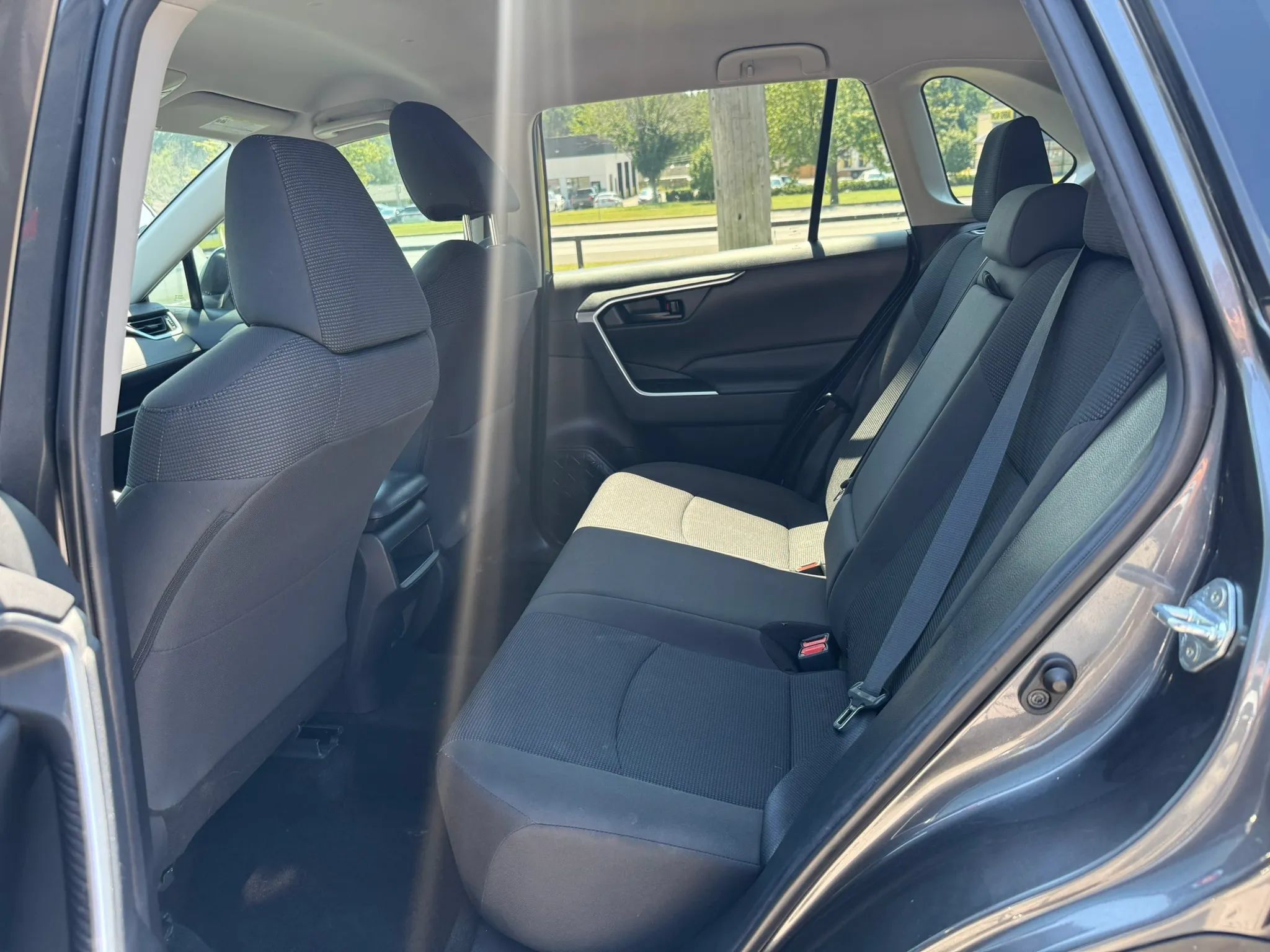 Used 2020 Toyota RAV4 LE FWD image 10