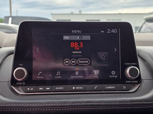 Used 2023 Nissan Rogue SV AWD/4WD image 14