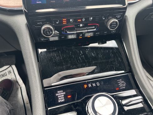 Used 2024 Jeep Grand Cherokee Summit w/ Luxury Tech Group V image 86