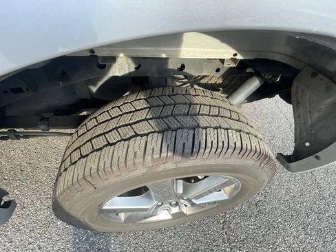 Used 2017 Ford F150 XLT w/ Equipment Group 302A Luxury AWD/4WD image 10