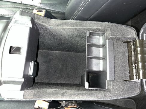 Used 2017 Ford Explorer XLT w/ Equipment Group 202A image 27