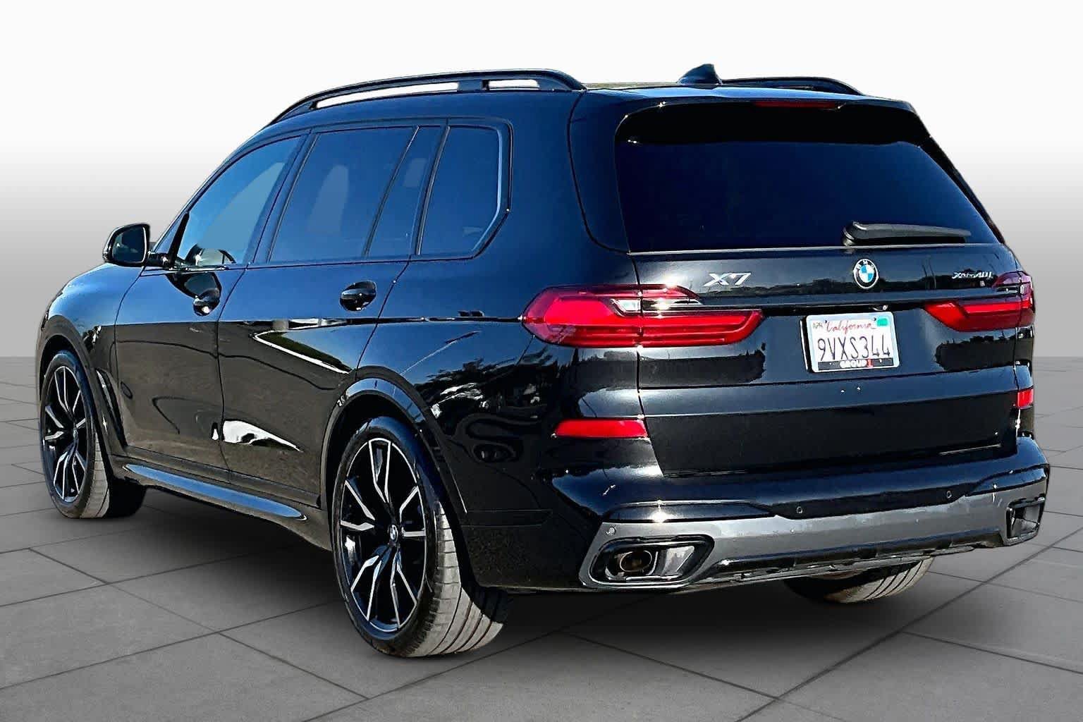 Used 2022 BMW X7 xDrive40i w/ M Sport Package AWD/4WD image 11