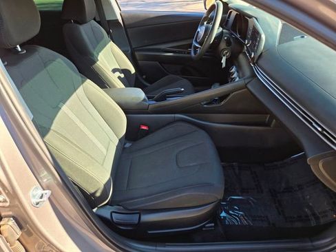 Used 2023 Hyundai Elantra SE image 20