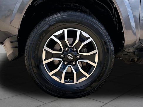 Used 2021 Toyota Tacoma TRD Sport w/ Technology Package AWD/4WD image 11