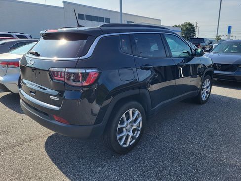 Used 2024 Jeep Compass Latitude AWD/4WD image 4
