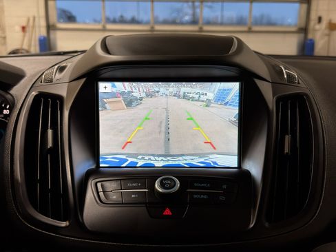 Used 2019 Ford Escape SE image 24