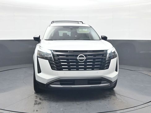 New 2026 Nissan Pathfinder Platinum image 2