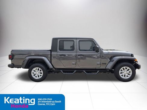 Used 2023 Jeep Gladiator Sport AWD/4WD image 9
