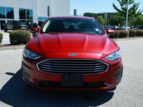 Used 2019 Ford Fusion SE FWD image 2