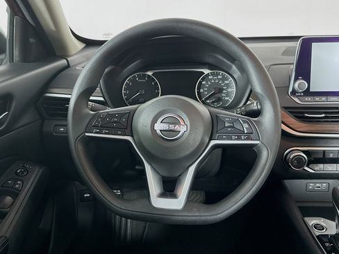 Used 2025 Nissan Altima 2.5 SV image 17