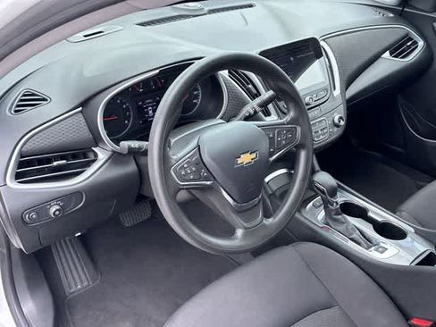 Used 2024 Chevrolet Malibu LT FWD image 2