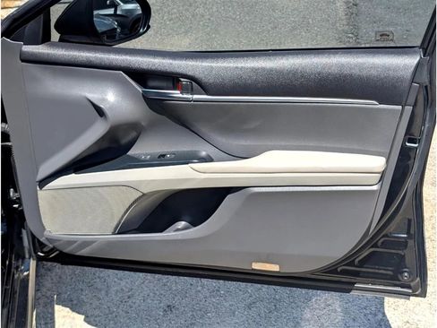 Used 2018 Toyota Camry SE image 33