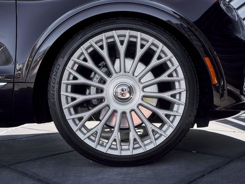 Used 2023 Bentley Bentayga Extended Wheelbase image 19