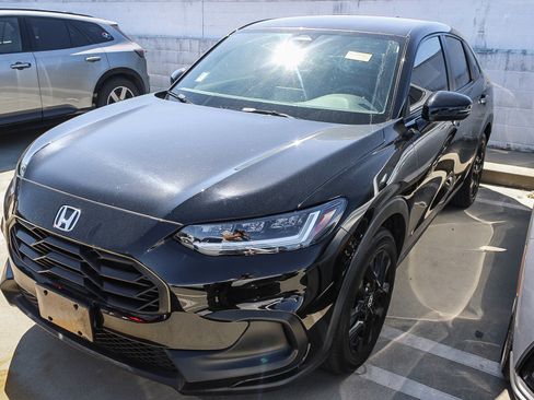 Used 2023 Honda HR-V Sport image 3