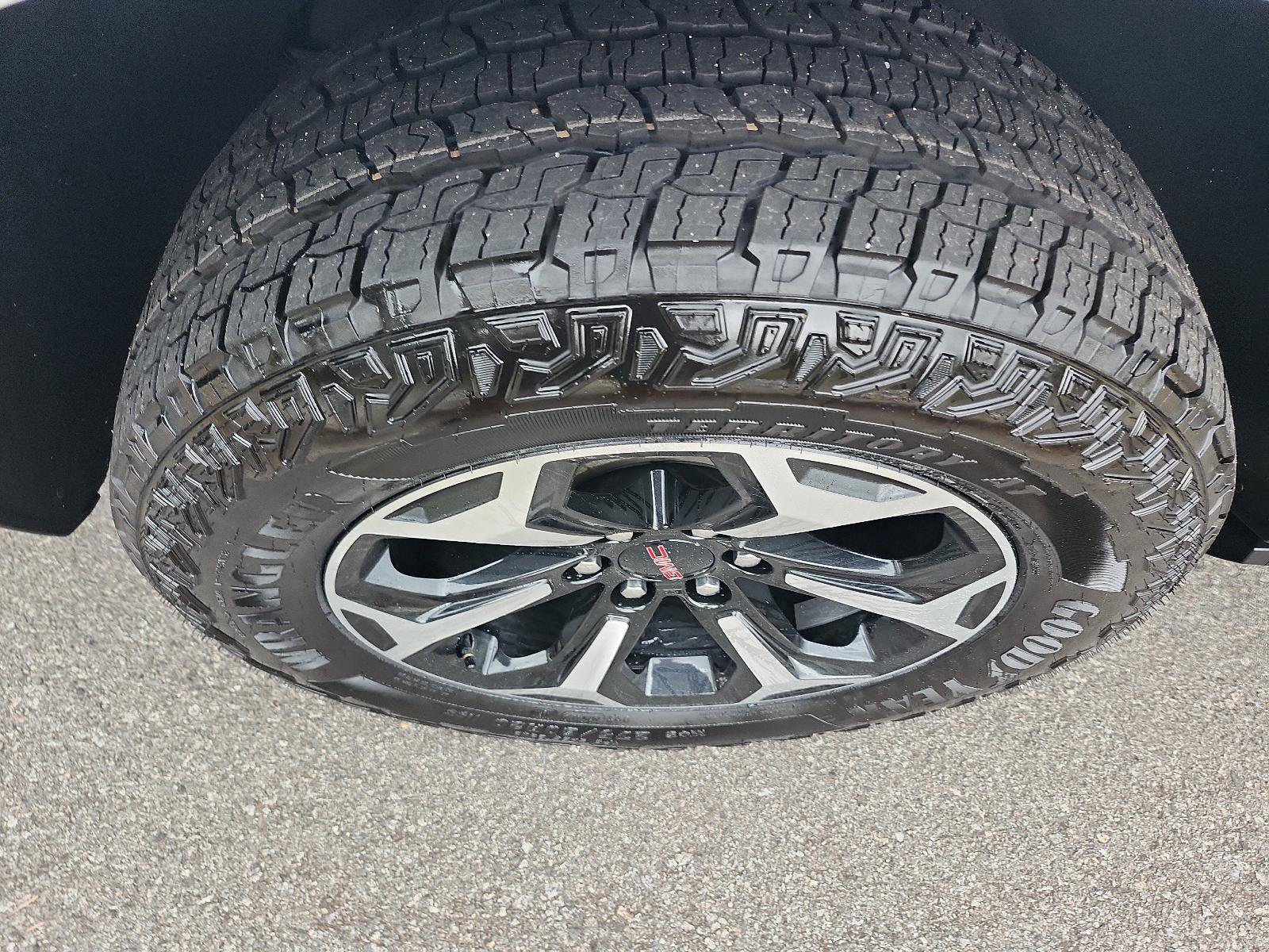 Certified 2025 GMC Yukon AT4 w/ AT4 Premium Package AWD/4WD image 4