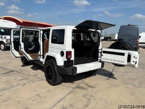 Used 2016 Jeep Wrangler Unlimited Sahara w/ Connectivity Group AWD/4WD image 24