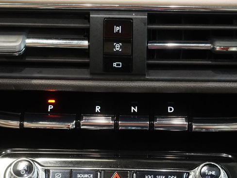Used 2021 Lincoln Corsair AWD w/ Premium Package image 23