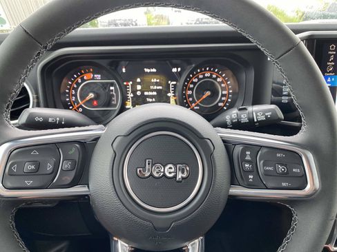 New 2026 Jeep Wrangler Unlimited Sahara AWD/4WD image 14