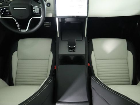 Certified 2025 Land Rover Discovery Sport Dynamic SE AWD/4WD image 18