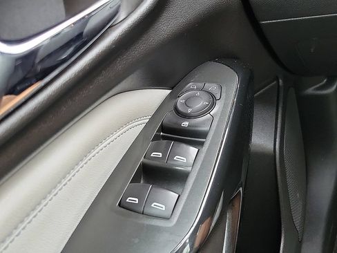 Used 2024 Chevrolet Trax LT FWD image 13
