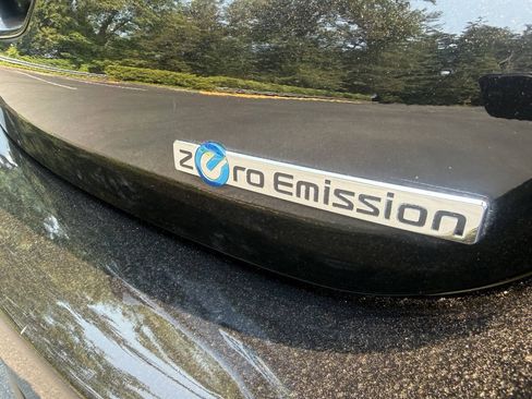 Used 2016 Nissan Leaf SV FWD image 30