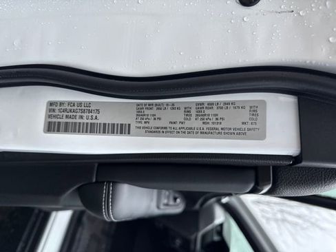 New 2025 Jeep Grand Cherokee L Altitude image 17