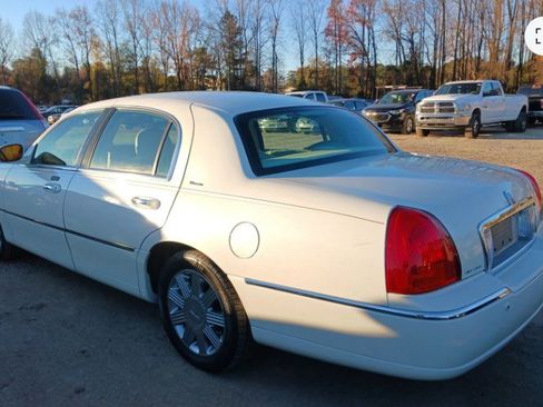 Used 2004 Lincoln Town Car Ultimate image 4