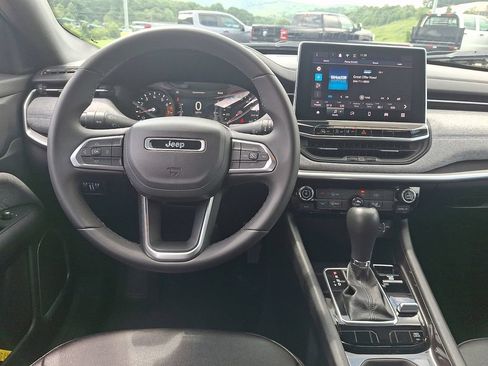 Used 2024 Jeep Compass Latitude AWD/4WD image 11