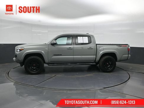 Used 2022 Toyota Tacoma TRD Sport w/ TRD Premium Sport Package AWD/4WD image 7