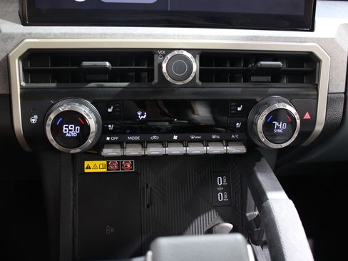 Used 2025 Toyota Tacoma 4x4 Double Cab Hybrid image 16