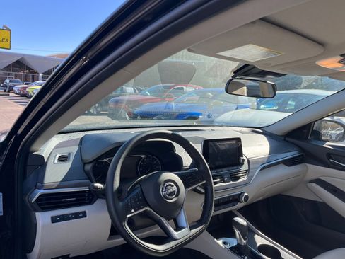 Used 2025 Nissan Altima 2.5 SV image 23