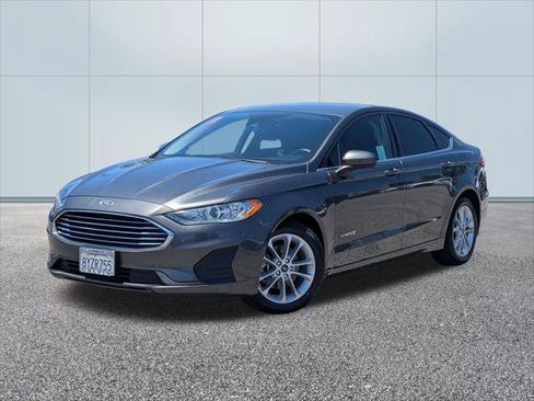Used 2019 Ford Fusion SE FWD image 1
