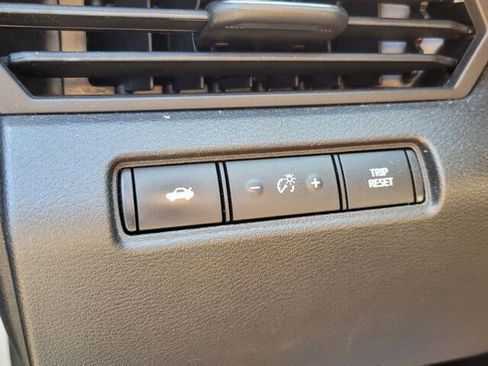 Used 2024 Nissan Altima 2.5 S image 27