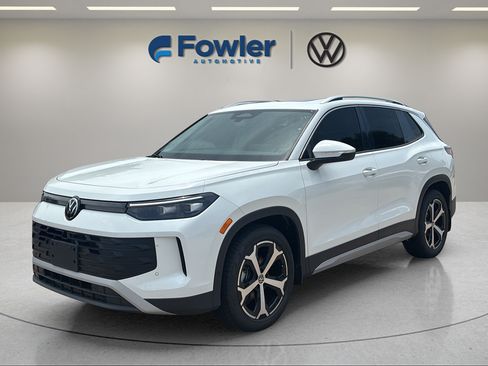 New 2026 Volkswagen Tiguan SE FWD image 3