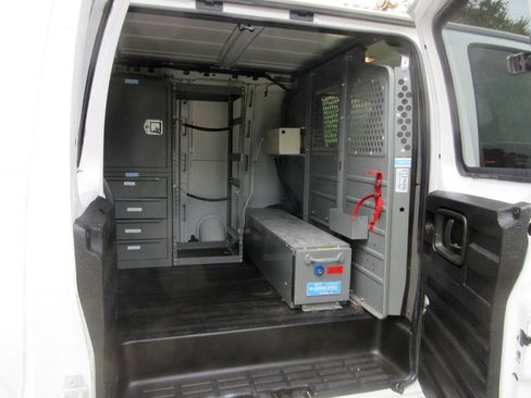 Used 2014 Chevrolet Express 2500 RWD image 23