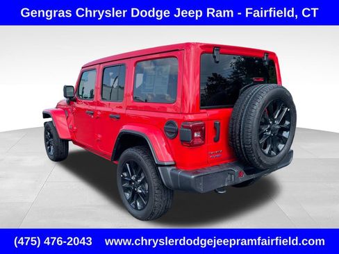 Certified 2025 Jeep Wrangler Unlimited Sahara w/ Safety Group AWD/4WD image 5