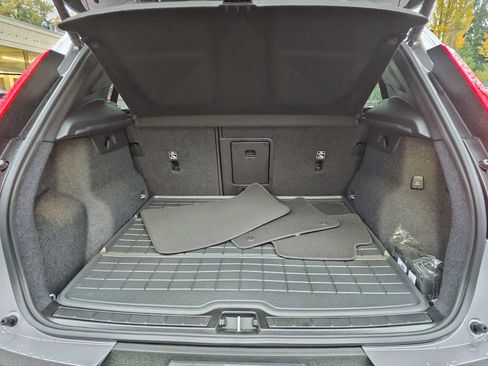 New 2026 Volvo XC40 B5 Plus w/ Protection Package Premier AWD/4WD image 16