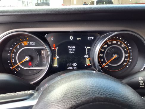 Used 2020 Jeep Wrangler Unlimited Sahara AWD/4WD image 17