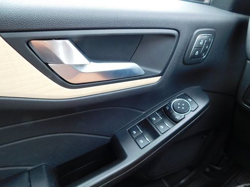 Used 2022 Ford Escape Titanium w/ Titanium Elite Package AWD/4WD image 28