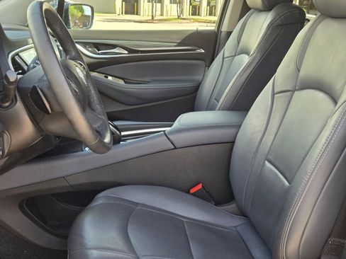 Used 2018 Buick Enclave Essence image 15