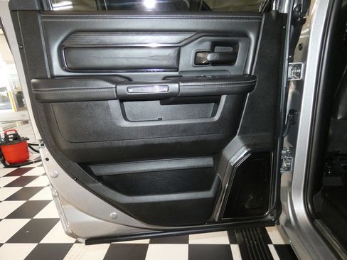 Used 2024 RAM 2500 Limited image 31