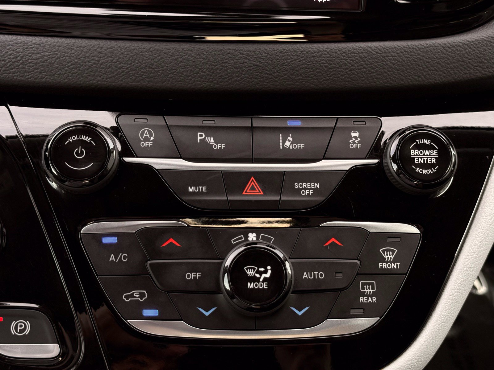 Used 2023 Chrysler Pacifica Touring-L FWD image 46