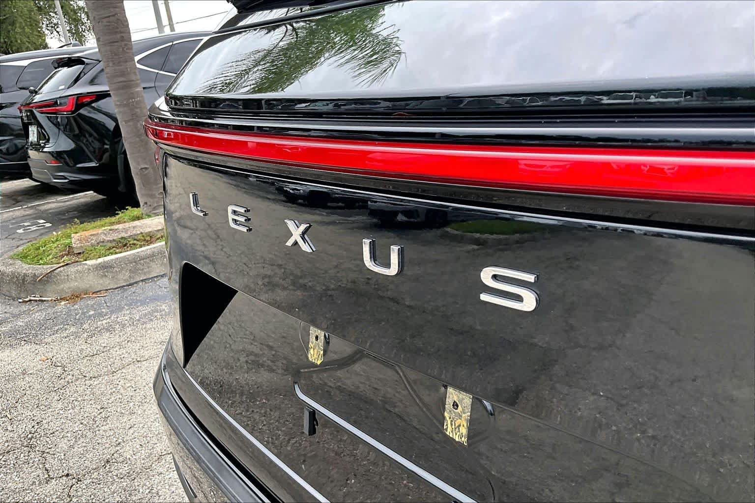 Used 2025 Lexus NX 250 FWD w/ Accessory Package (Z2) image 31