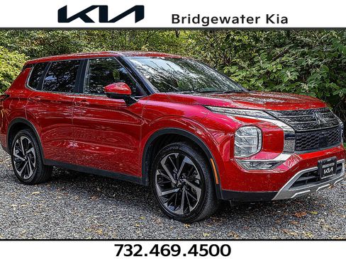 Used 2024 Mitsubishi Outlander AWD image 1