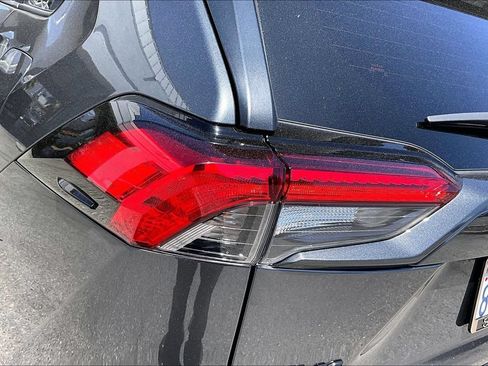 Used 2021 Toyota RAV4 XLE w/ XLE Grade Weather Package FWD image 23