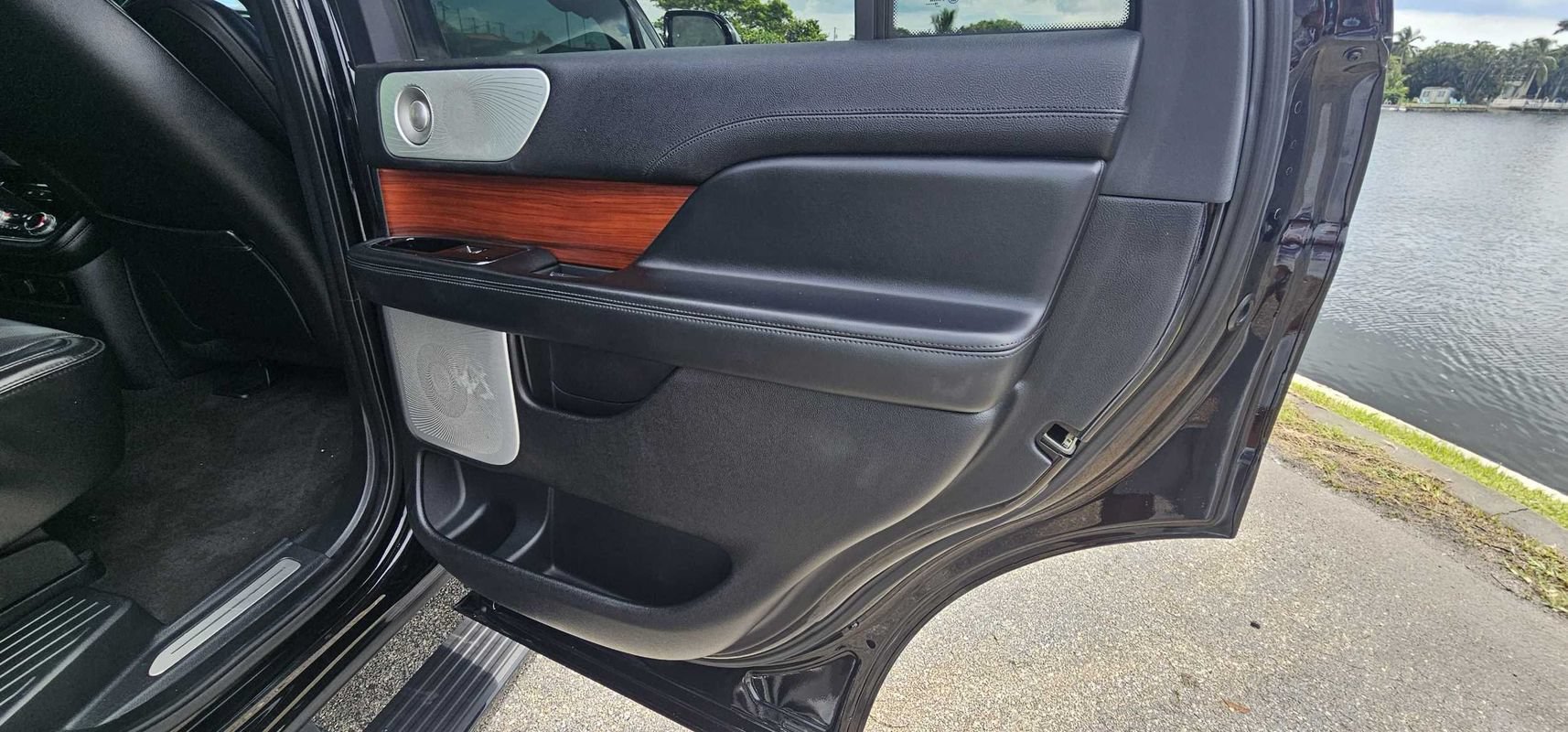 Used 2019 Lincoln Navigator Reserve AWD/4WD image 29