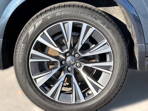 Used 2022 Volvo XC90 T6 Momentum w/ Climate Package image 11